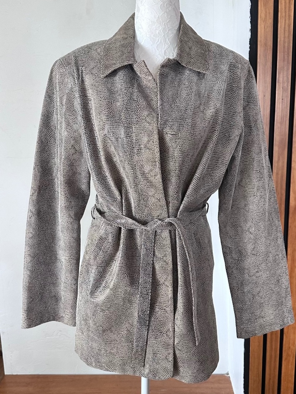 Brandon Thomas genuine leather snakeskin-looking jacket